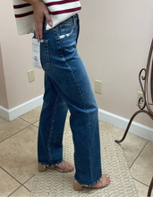 Load image into Gallery viewer, Straight Crop Jeans