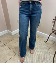 Load image into Gallery viewer, Straight Crop Jeans